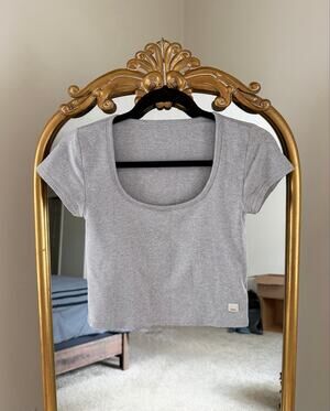 Vuori Halo Dream Knit Crop Gray Short Sleeve Shirt